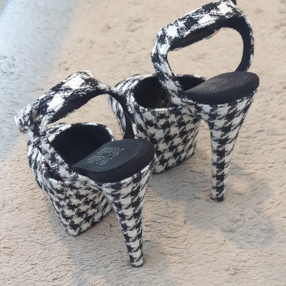 Hella Heels Houndstooth Black & White Special Edition 7" Platform Heels - Picture 8 of 10